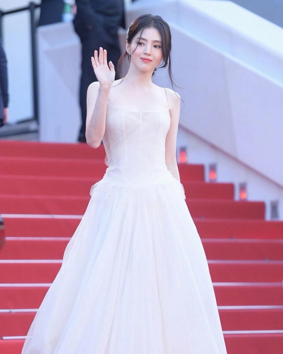 han so hee so ke nhan sac cung yoona tren tham do cannes hinh anh 1