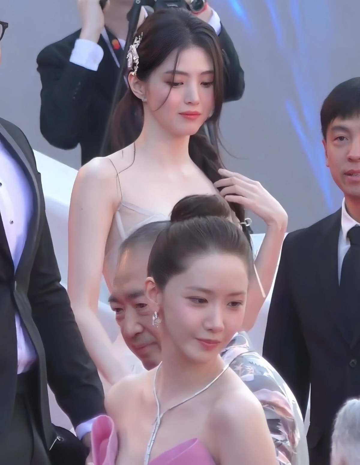 han so hee so ke nhan sac cung yoona tren tham do cannes hinh anh 6