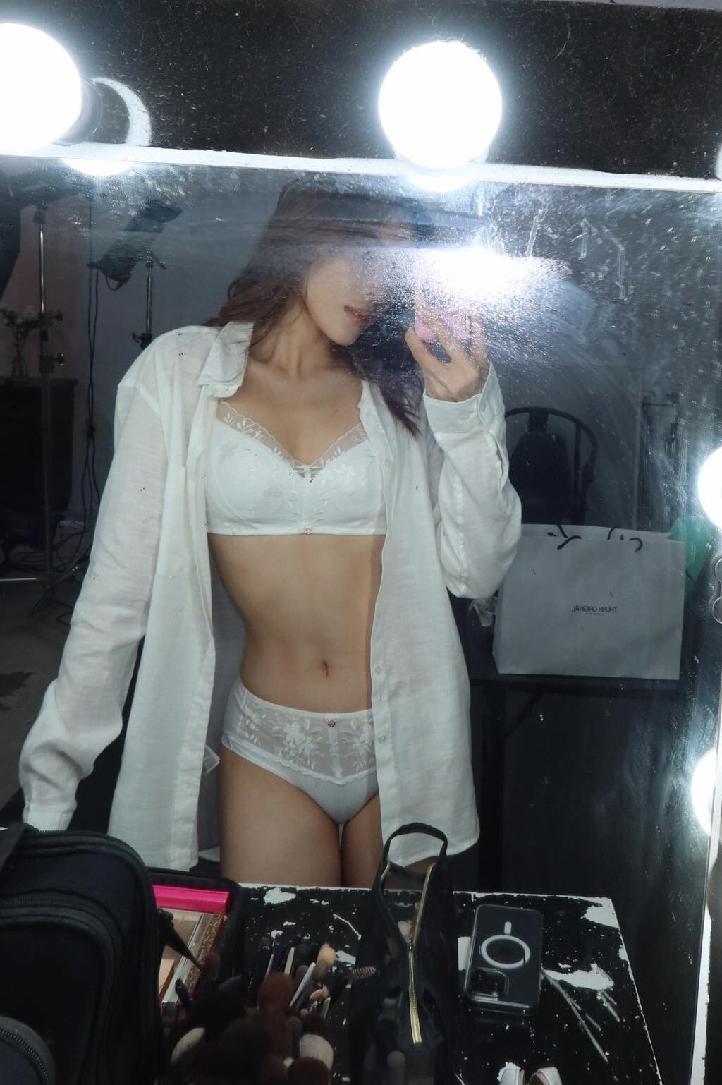 Sao Việt 23/5: Hà Kiều Anh tình tứ bên chồng, Lâm Khánh Chi khoe bạn trai - 3