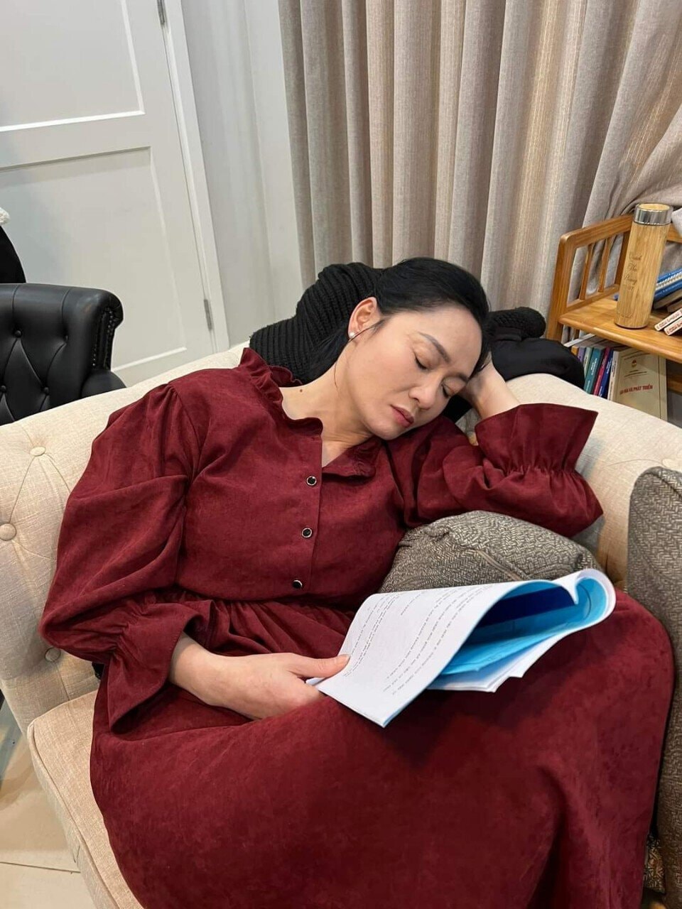 Sao Việt 23/5: Hà Kiều Anh tình tứ bên chồng, Lâm Khánh Chi khoe bạn trai - 9