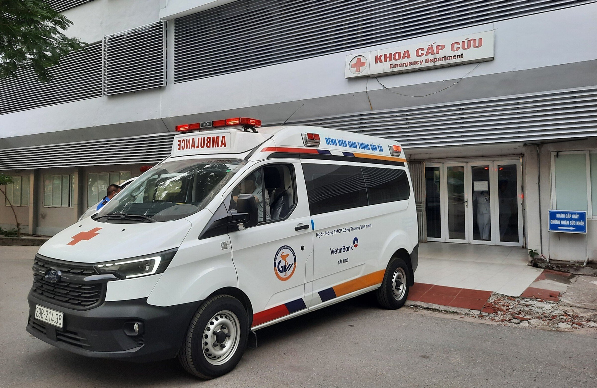3 trong số 6 nạn nhân vụ cháy được chuyển từ Bệnh viện Giao thông Vận tải sang Bệnh viện Bạch Mai.
