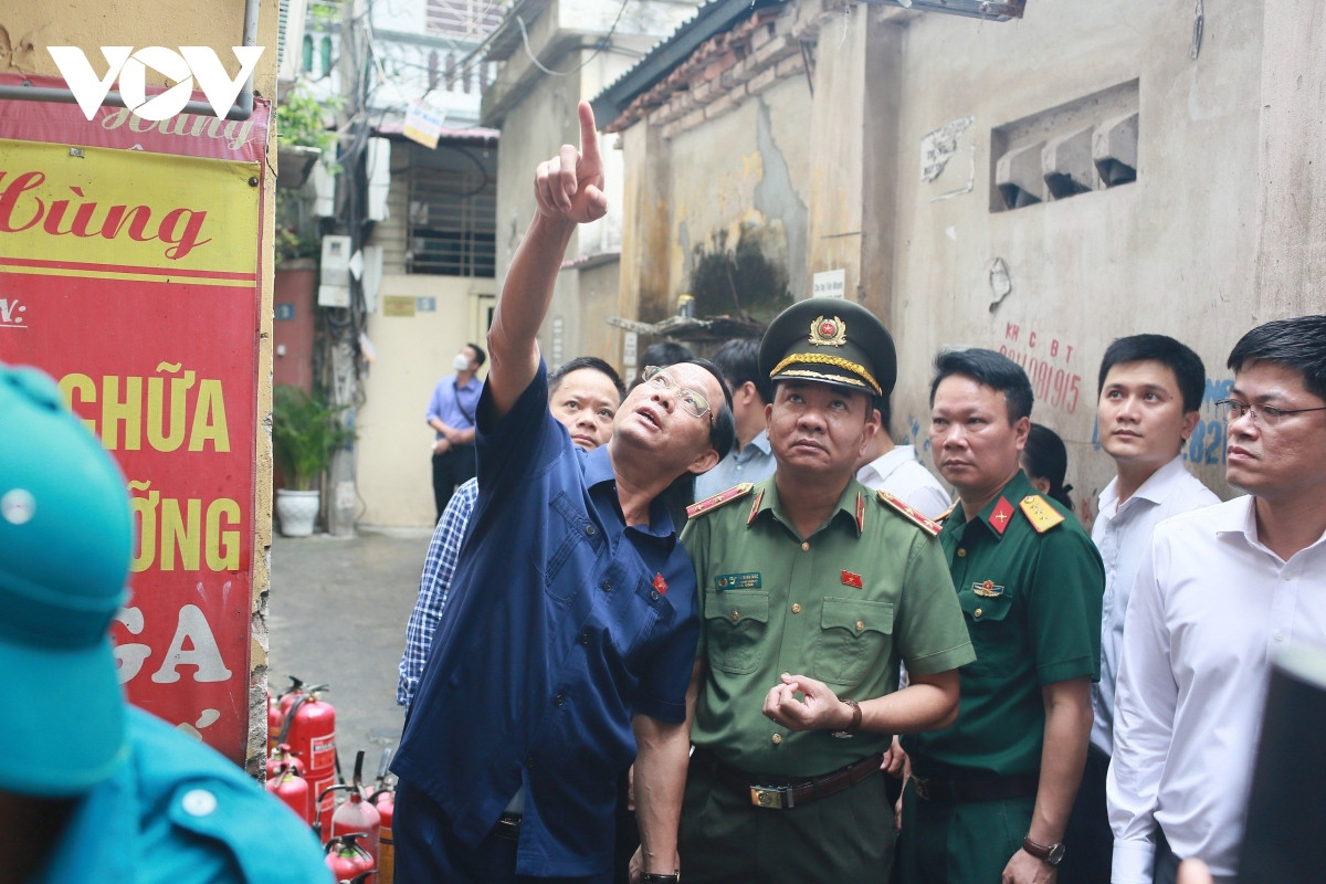 lanh dao chinh phu, quoc hoi, ha noi kiem tra hien truong vu chay o trung kinh hinh anh 7