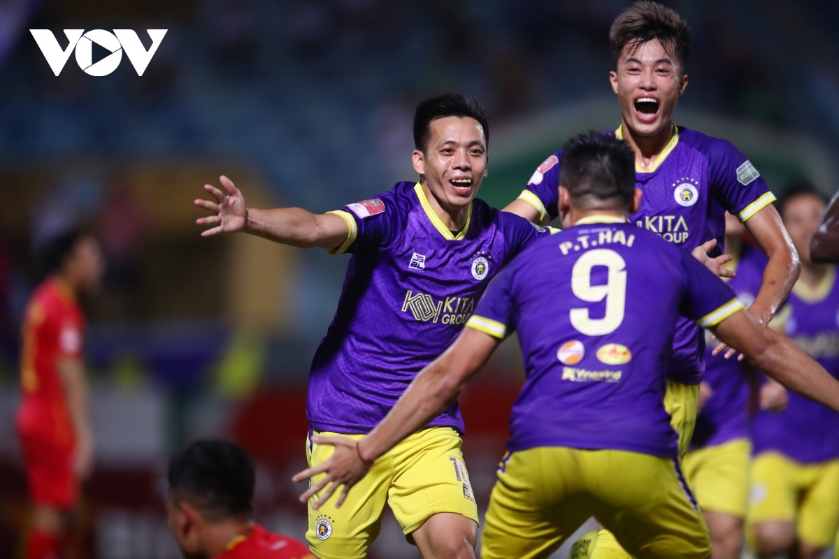 quang nam ha noi fc Ong ke v-league khuay dong cuoc dua vo dich hinh anh 1