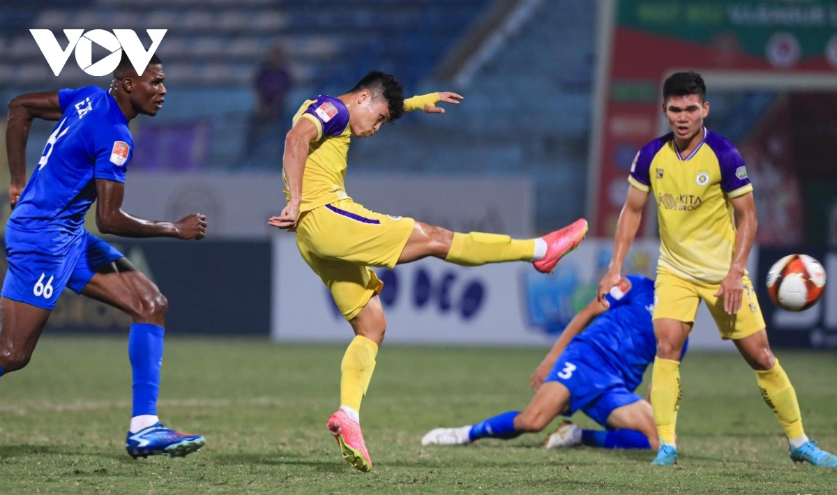 quang nam ha noi fc Ong ke v-league khuay dong cuoc dua vo dich hinh anh 2