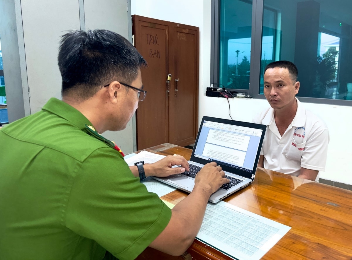 bắt đối tượng lừa bán đá thiên thạch , chiếm đoạt 400 triệu đồng hình ảnh 1 bat doi tuong lua ban da thien thach , chiem doat 400 trieu dong hinh anh 1