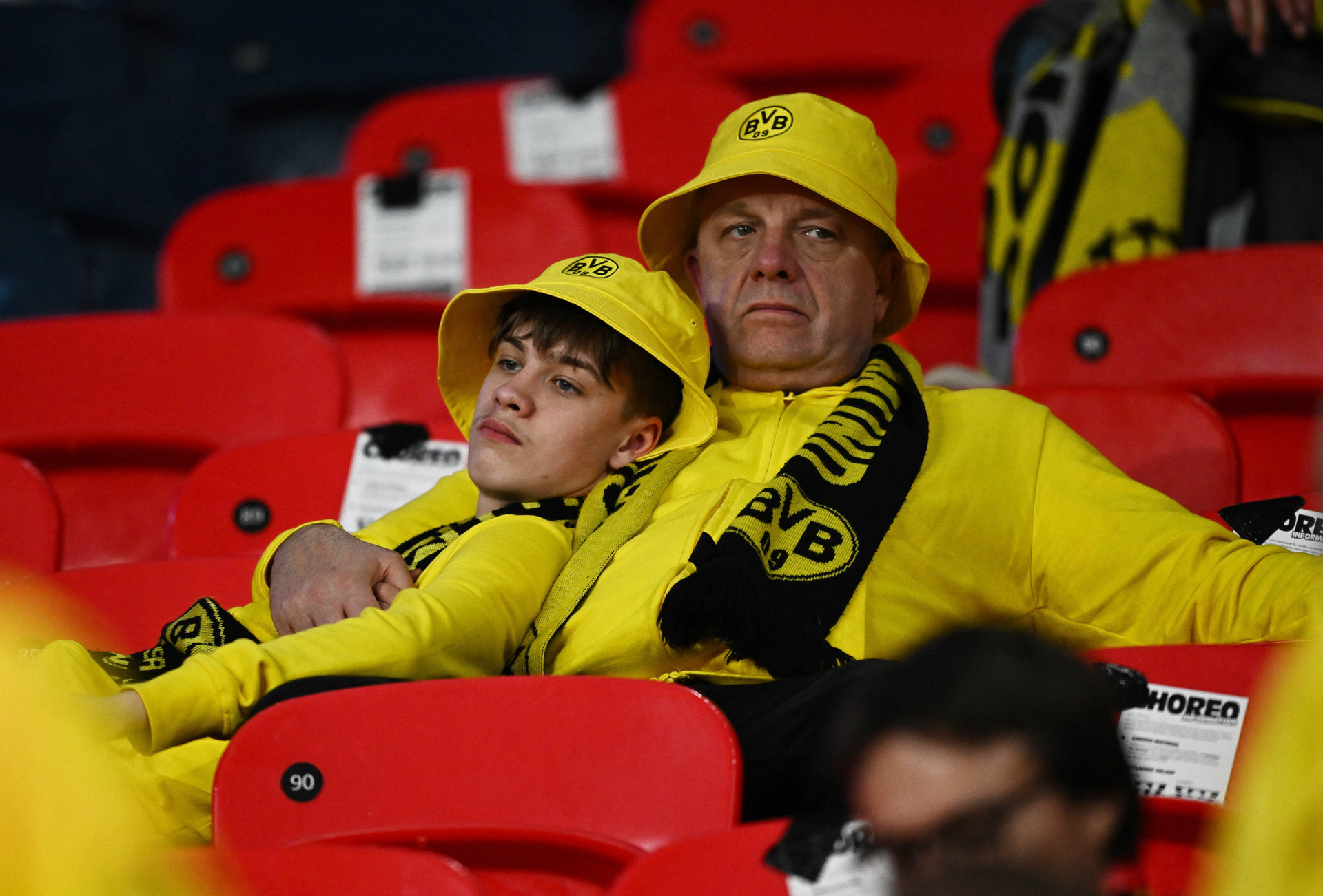 Nỗi buồn của cổ động viên Dortmund trên khán đài sân vận động Wembley. Năm 2013, đội bóng Đức từng thất bại chính tại sân đấu này trong trận chung kết Champions League gặp Bayern Munich. (Ảnh: Reuters)