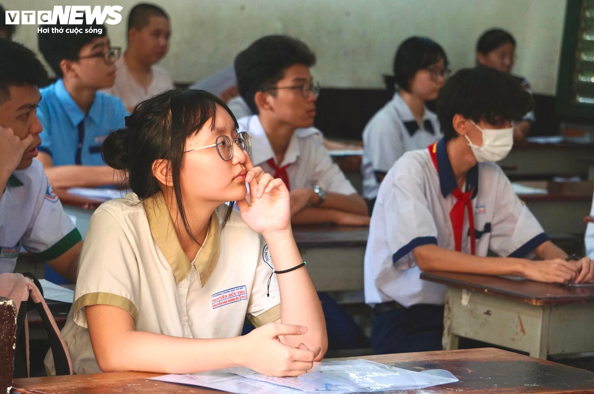 Gần 100.000 thí sinh TP.HCM làm thủ tục dự thi lớp 10  - 9