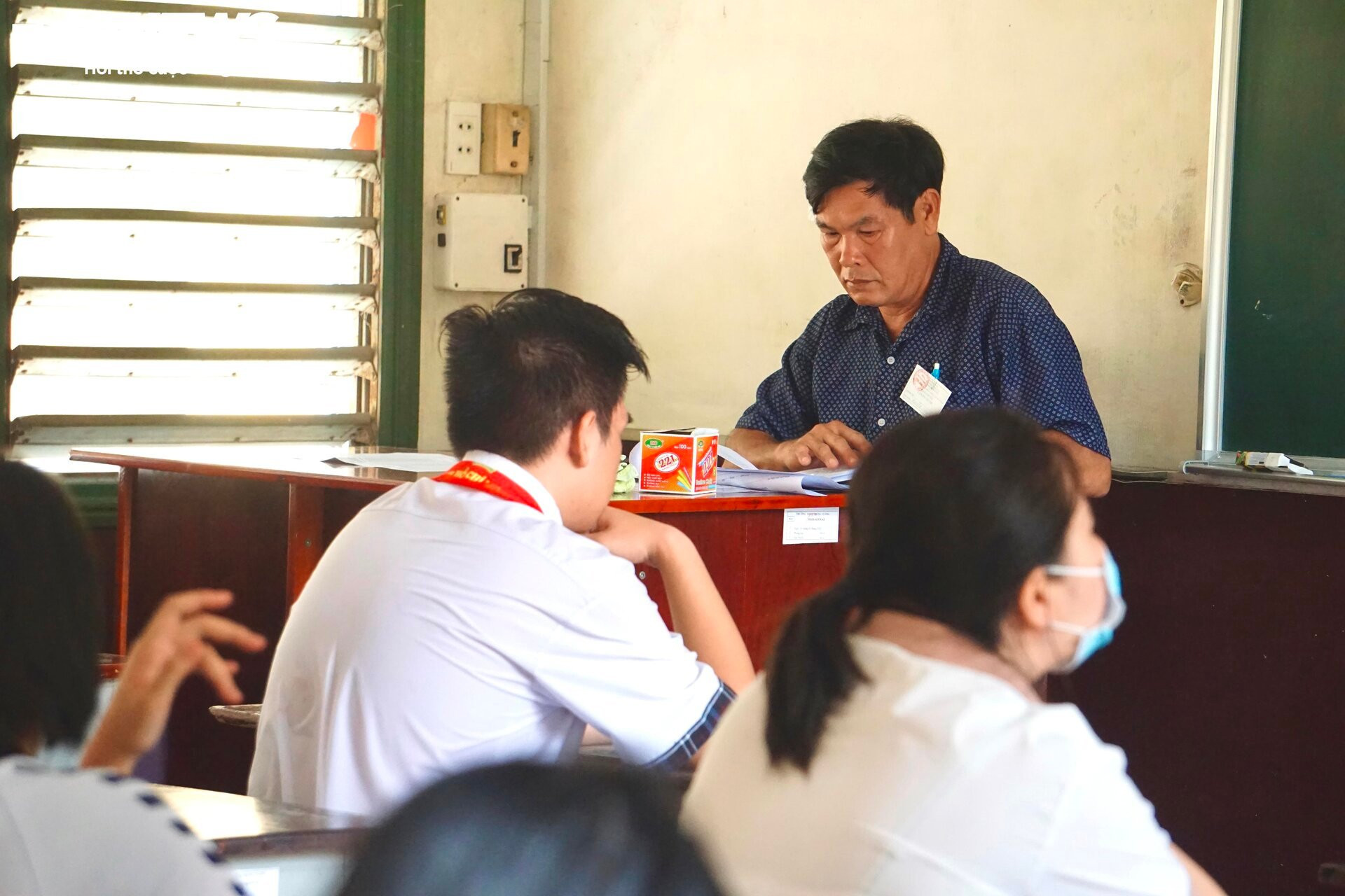 Gần 100.000 thí sinh TP.HCM làm thủ tục dự thi lớp 10  - 10