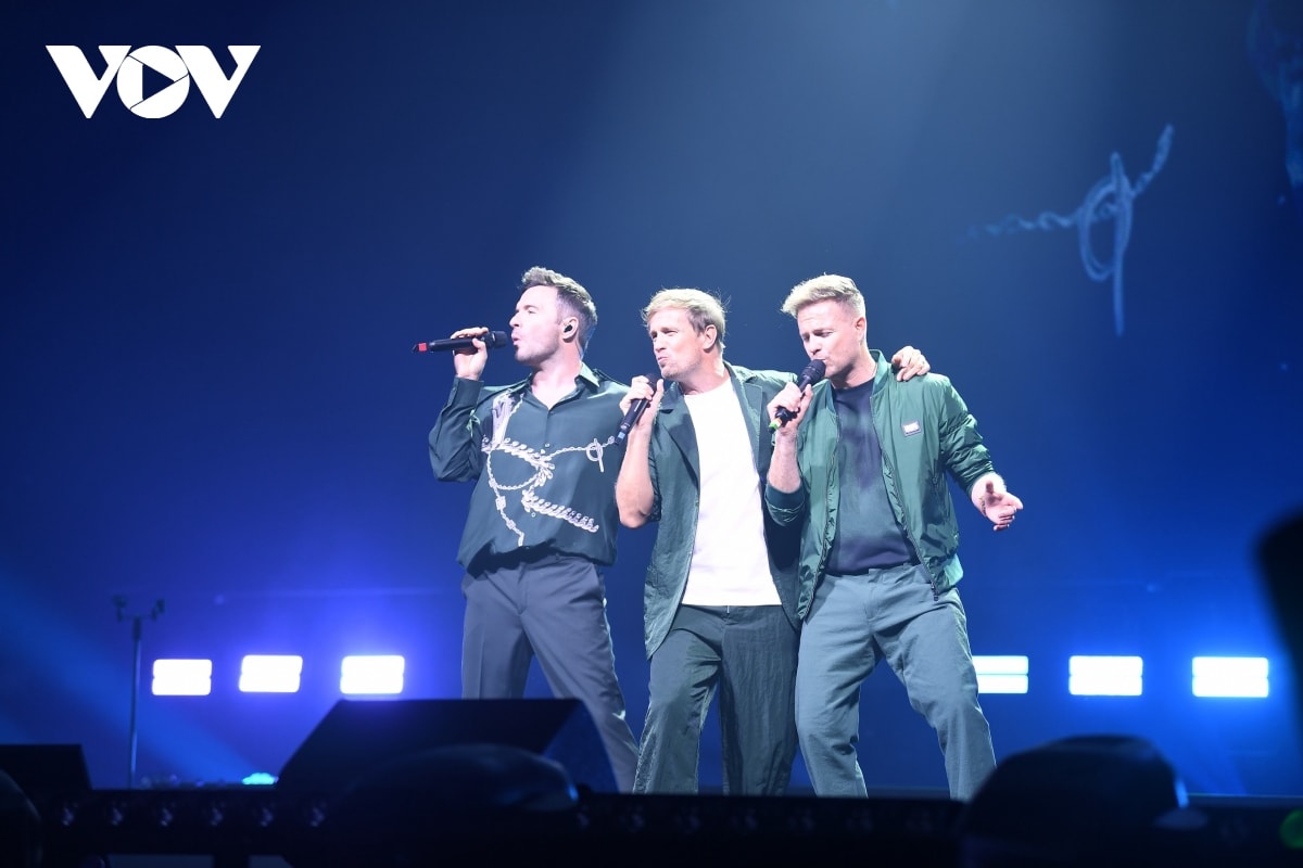 westlife the hits tour 2024 huyen thoai tao hit dot chay san khau ha noi hinh anh 15