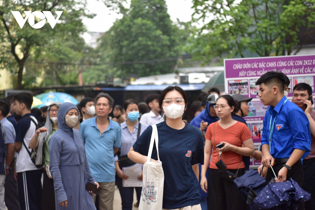 hon 117.000 hoc sinh ha noi lam thu tuc dang ky du thi vao lop 10 hinh anh 11