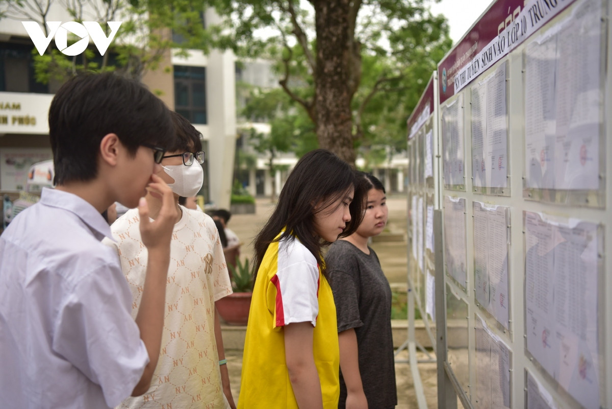 hoc sinh ha noi den som truoc ca tieng lam thu tuc du thi vao lop 10 hinh anh 7