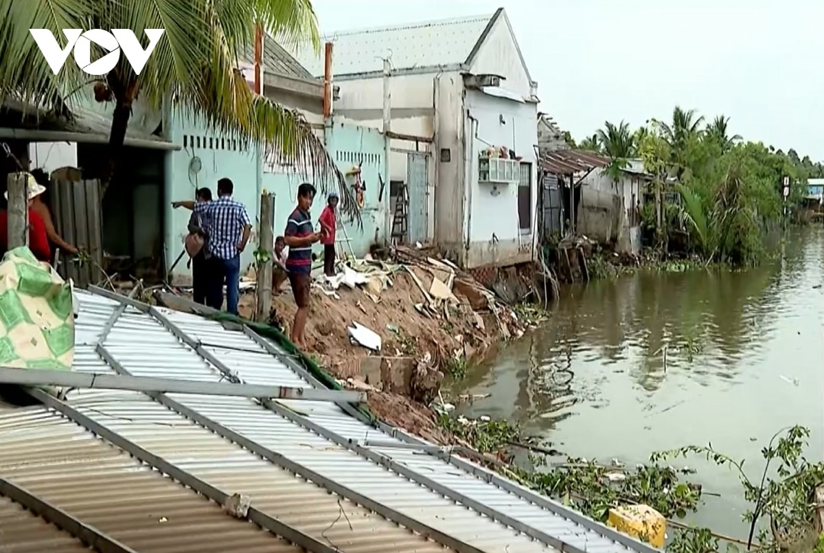 xuat hien nhieu vu sat lo nghiem trong o vinh long hinh anh 1