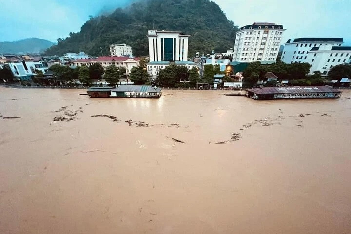 thu tuong yeu cau khan truong khac phuc hau qua mua lu tai cac tinh bac bo hinh anh 1