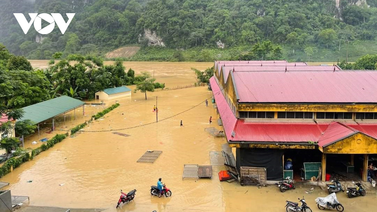 mua lu o cao bang hon 40 nha ngap nuoc, mot so tuyen giao thong ngung tre hinh anh 1