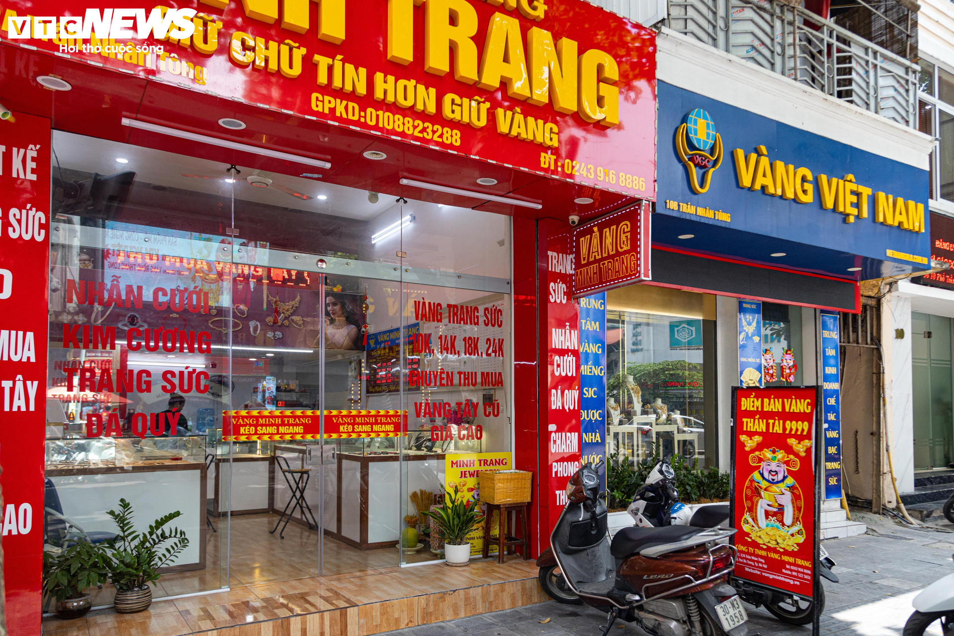 Nhiều cửa hàng ở Hà Nội thông báo hết vàng để bán. (Ảnh minh họa: Minh Đức)