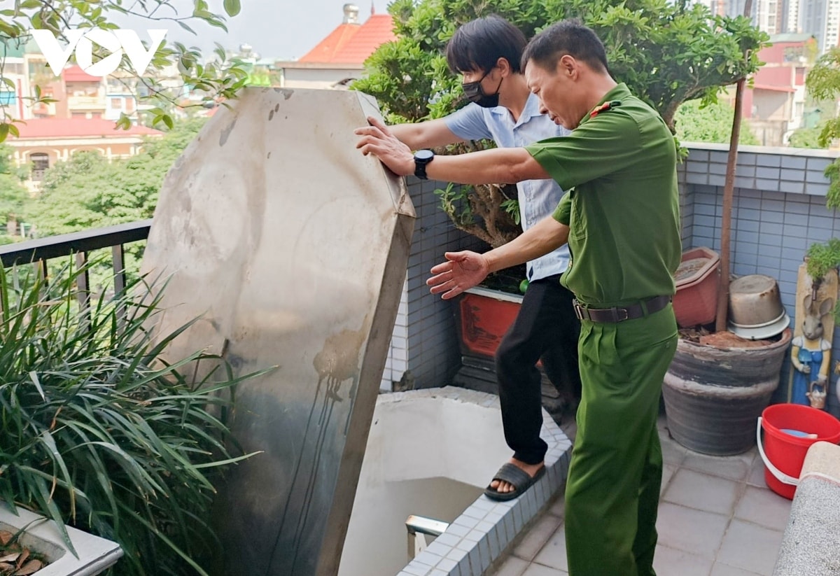 ha noi nuoc rut ra soat pccc tai cac nha tro tren dia ban hinh anh 1