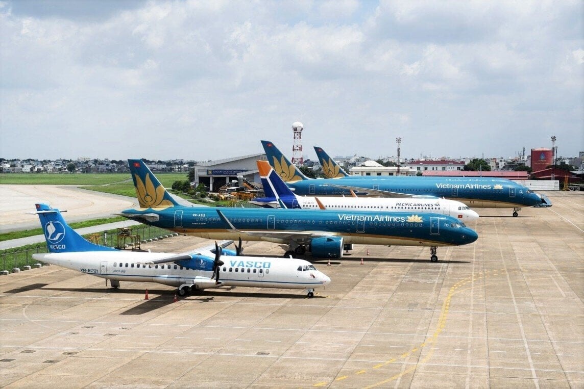 Giá vé máy bay đã giảm đáng kể, nhất là những chuyến bay đêm. (Ảnh minh hoạ: Vietnam Airlines