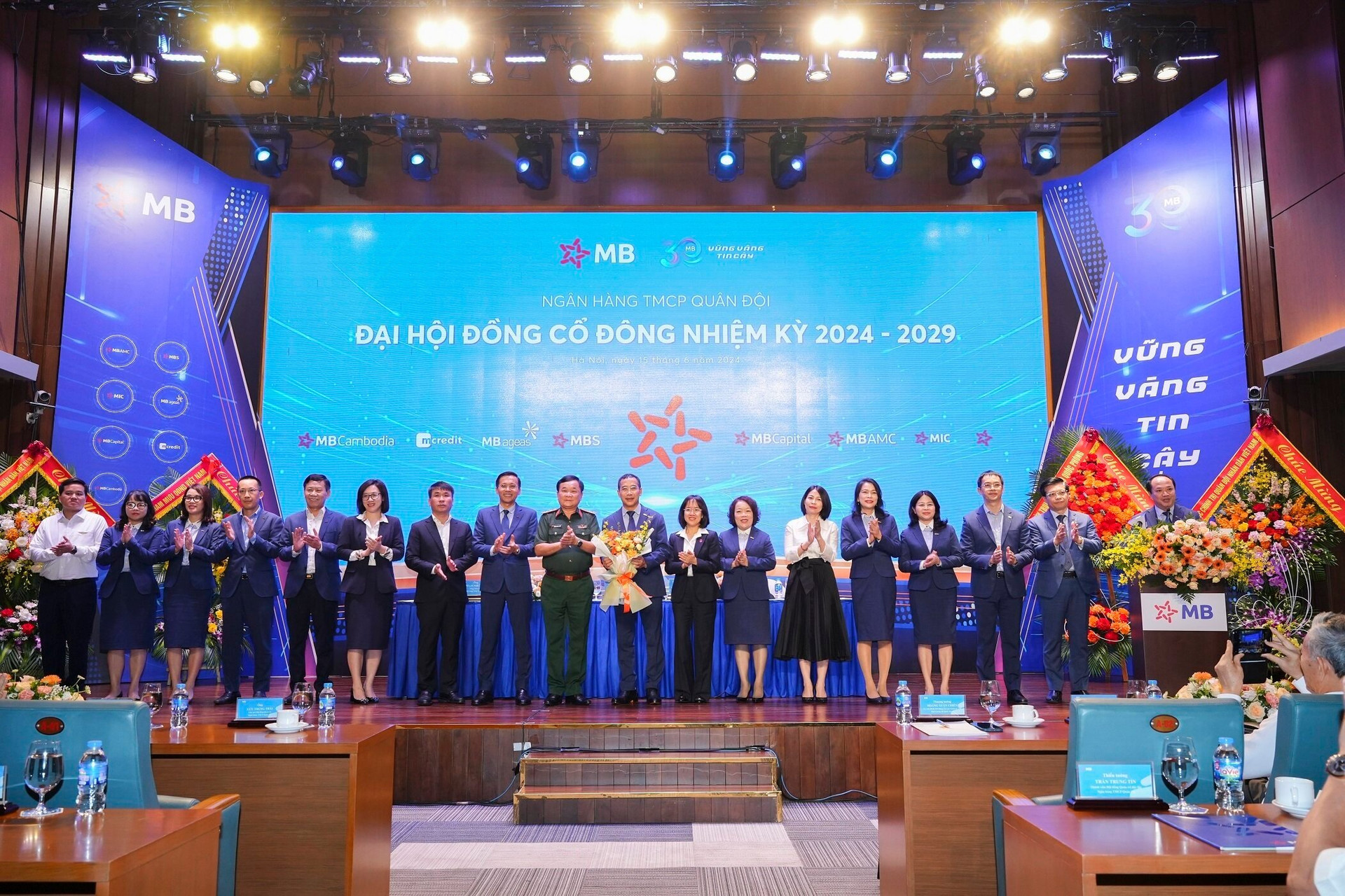 HĐQT nhiệm kỳ 2024-2029 ra mắt Đại hội.