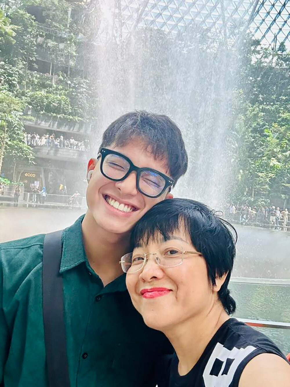 Sao Việt 19/6: Lý Hùng mừng sinh nhật mẹ, Thảo Vân hạnh phúc bên con trai - 4