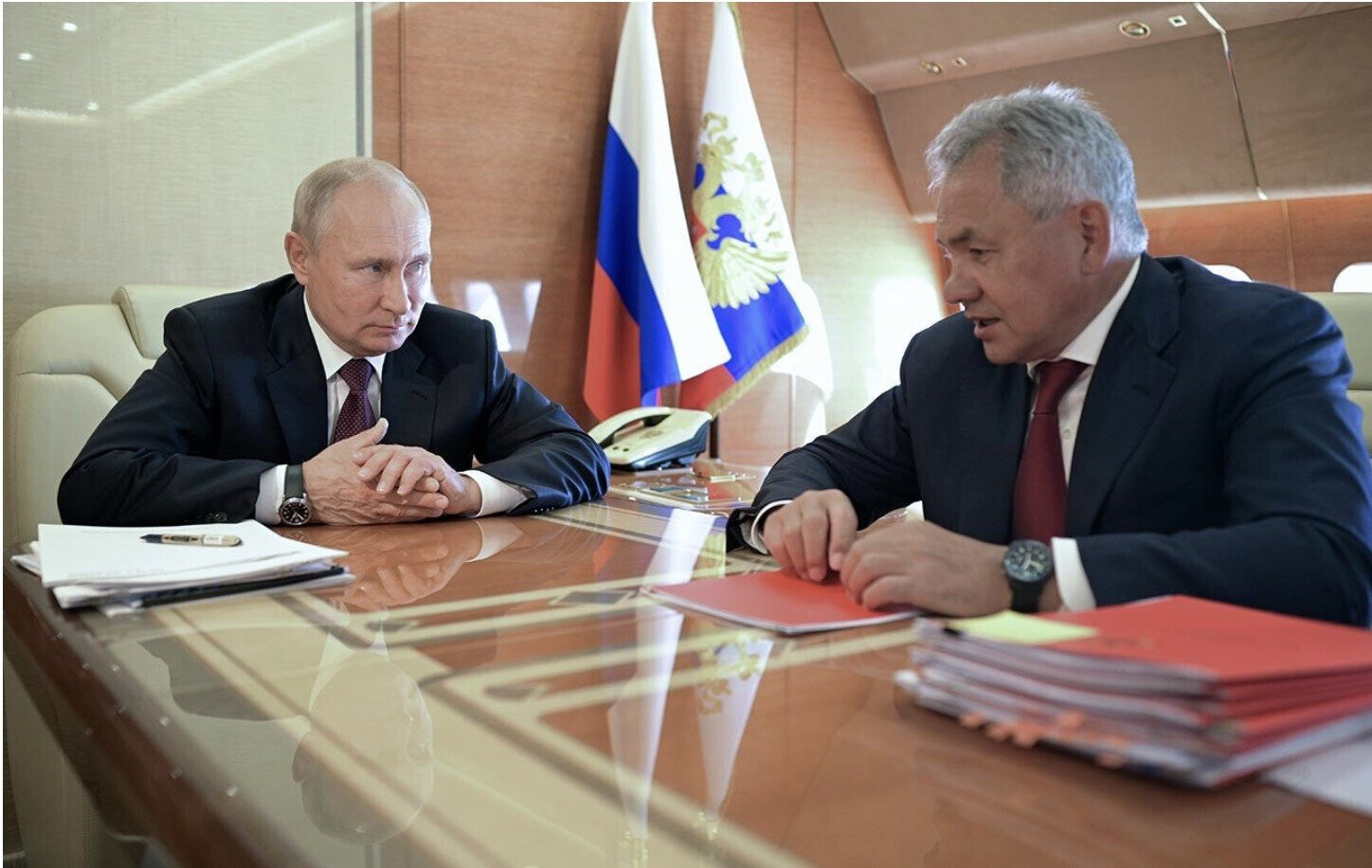 'Điện Kremlin bay' - Chuyên cơ chở Tổng thống Putin có gì đặc biệt? - 4