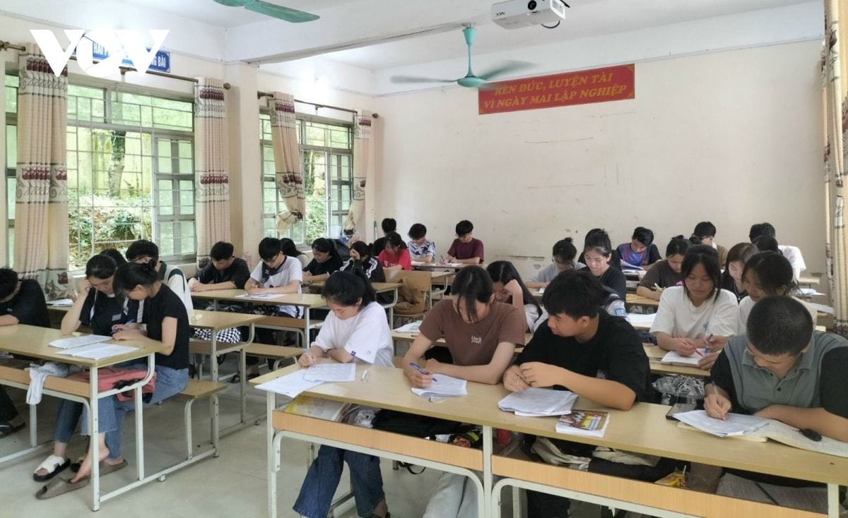 tạo điều kiện thuận lợi để thí sinh dân tộc thiểu số dự thi tốt nghiệp thpt 2024 hình ảnh 1 tao dieu kien thuan loi de thi sinh dan toc thieu so du thi tot nghiep thpt 2024 hinh anh 1