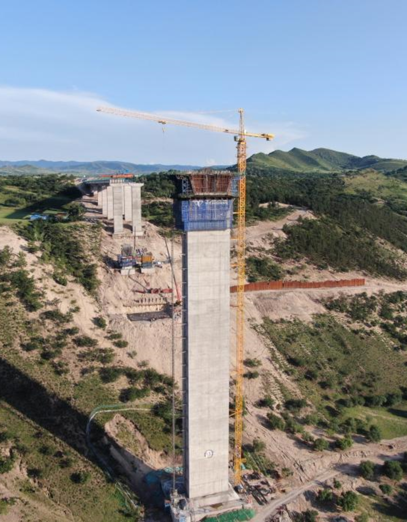 Trung Quốc lại lập kỷ lục thế giới với cây cầu dây văng xây trên núi cát - 6