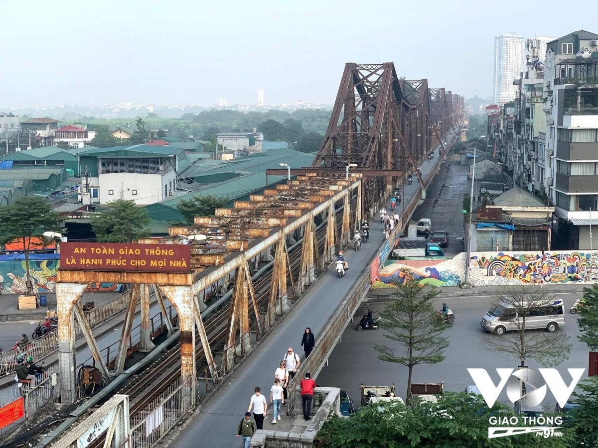 ga long bien, diem den cua du khach khi tham ha noi hinh anh 8