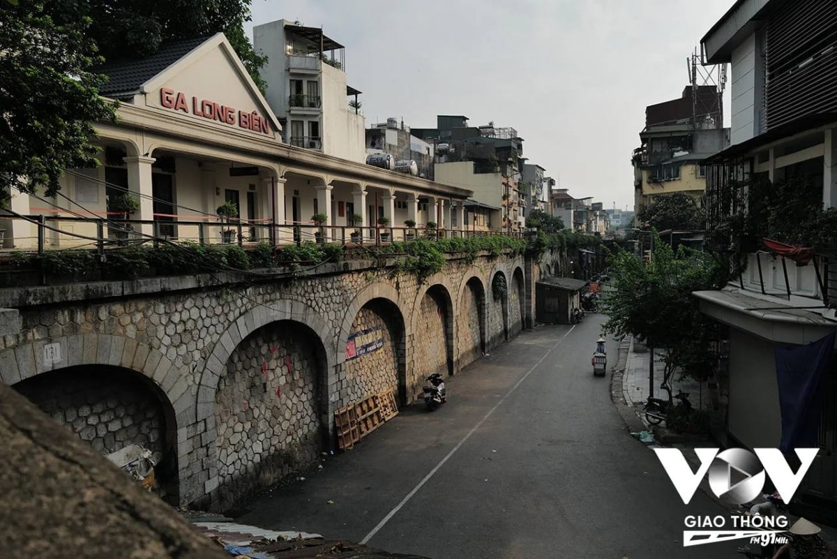 ga long bien, diem den cua du khach khi tham ha noi hinh anh 5