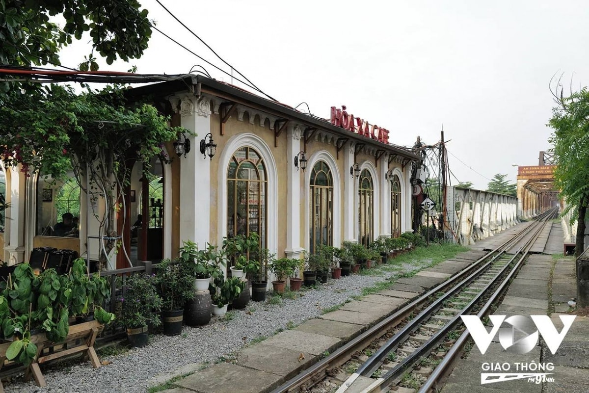 ga long bien, diem den cua du khach khi tham ha noi hinh anh 10