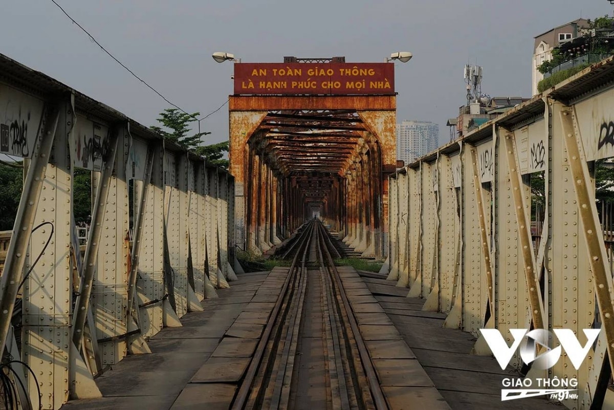 ga long bien, diem den cua du khach khi tham ha noi hinh anh 4