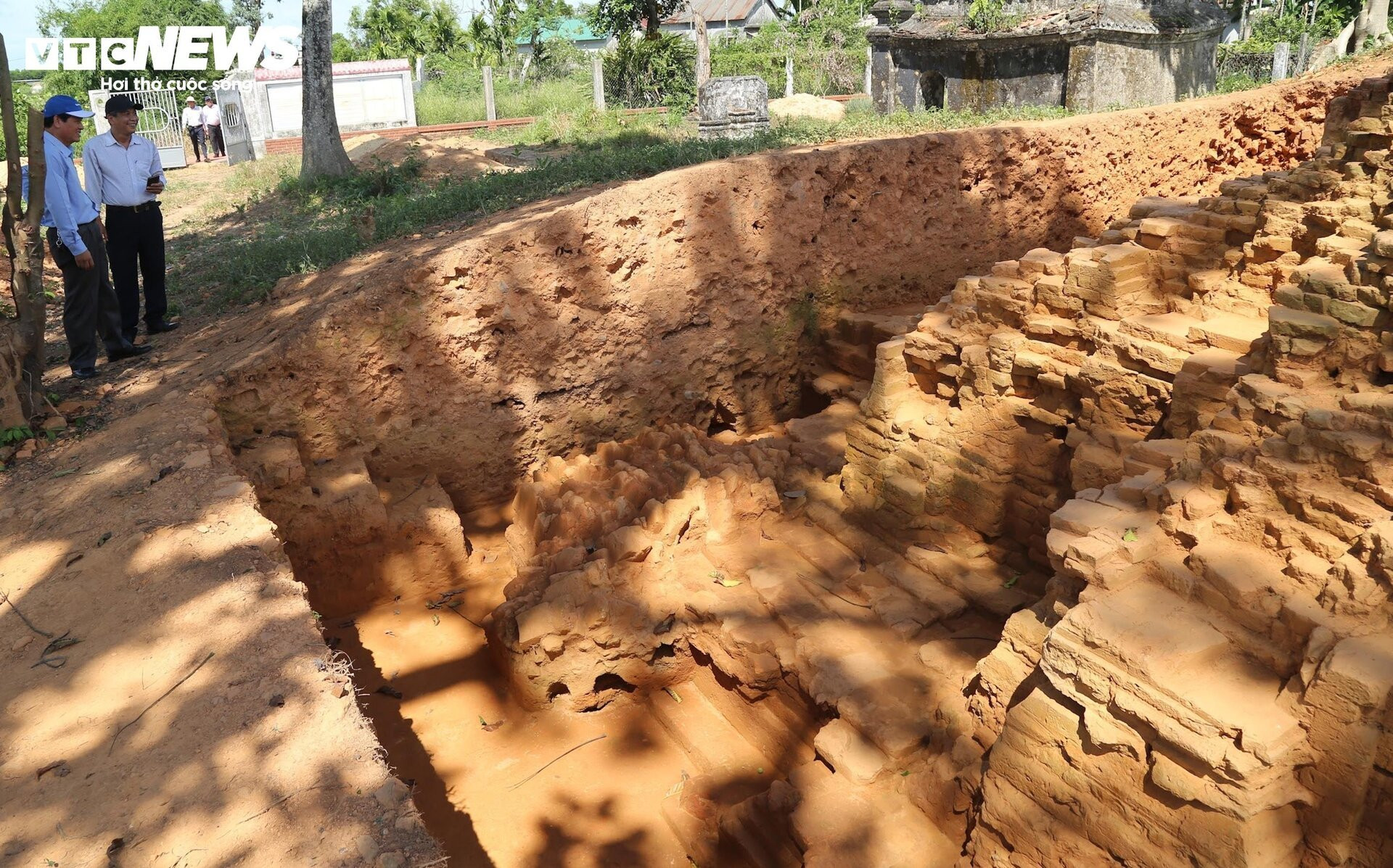 Hình hài tháp Chăm nghìn tuổi phát lộ sau cuộc khai quật khảo cổ ở Huế  - 8