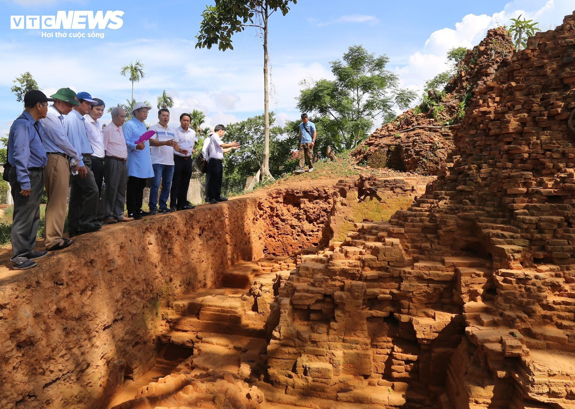 Hình hài tháp Chăm nghìn tuổi phát lộ sau cuộc khai quật khảo cổ ở Huế  - 6