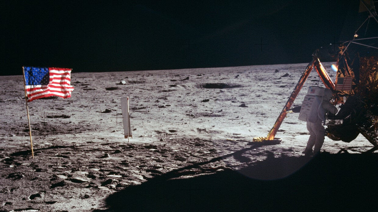 Phi hành gia Neil Armstrong, chỉ huy sứ mệnh Apollo 11 trong cú hạ cánh lịch sử xuống Mặt trăng, ngày 20/7/1969. (Ảnh: Getty Images)