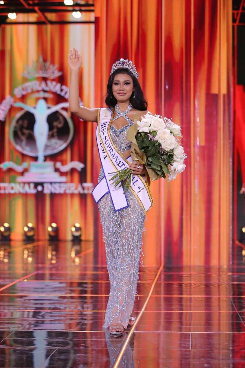 người đẹp indonesia đăng quang miss supranational 2024, lydie vũ tay trắng hình ảnh 2 nguoi dep indonesia dang quang miss supranational 2024, lydie vu tay trang hinh anh 2