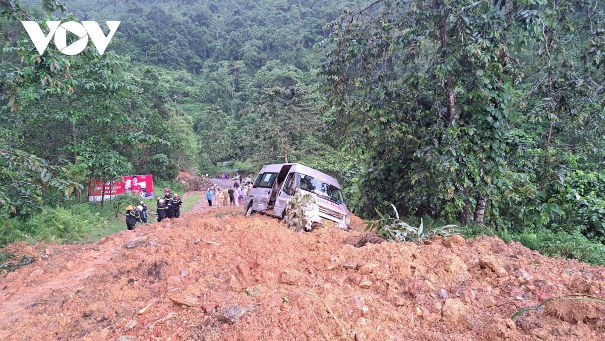 sat lo lon o ha giang, dat da tran qua xe di an hoi khien 7 nguoi tu vong hinh anh 3