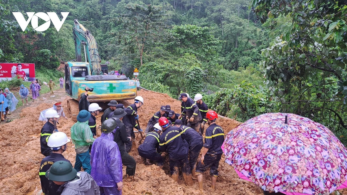 sat lo lon o ha giang, dat da tran qua xe di an hoi khien 7 nguoi tu vong hinh anh 1