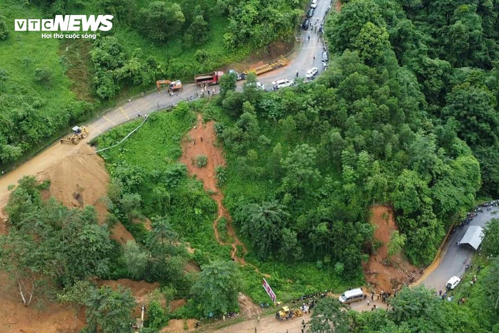 Nguy hiểm rình rập trên khắp các tuyến đường ở Hà Giang - 1