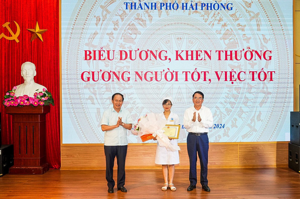 Điều dưỡng Nguyễn Thị Thảo đã nhận Bằng khen của Chủ tịch UBND TP Hải Phòng. (Ảnh: CTV)