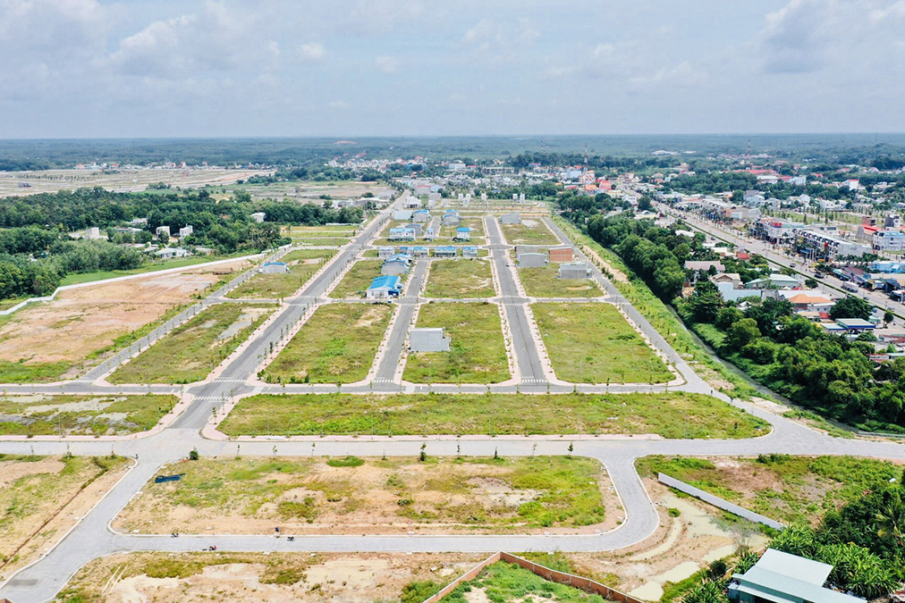 Nhà đầu tư âm thầm gom mua đất nền ven đô, đón Luật Đất đai có hiệu lực. (Ảnh minh họa)