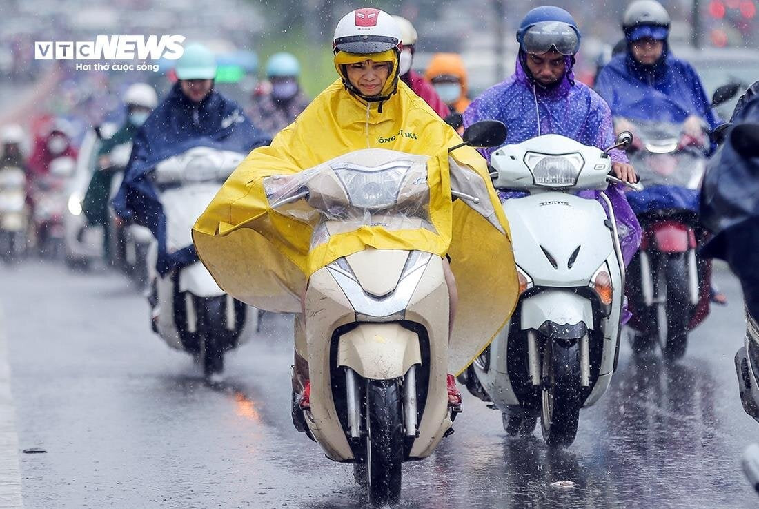 Hôm nay, nhiều nơi trên cả nước tiếp tục hứng mưa lớn. (Ảnh minh hoạ: Ngô Nhung)