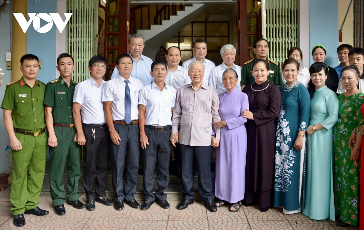 hinh anh gan gui, gian di cua tong bi thu trong cac chuyen cong tac dia phuong hinh anh 6