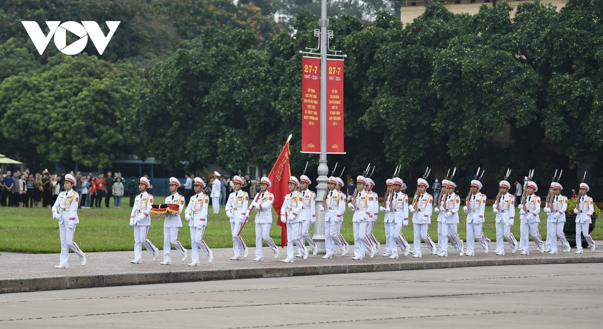 thieng lieng nghi thuc treo co ru quoc tang tong bi thu nguyen phu trong hinh anh 2