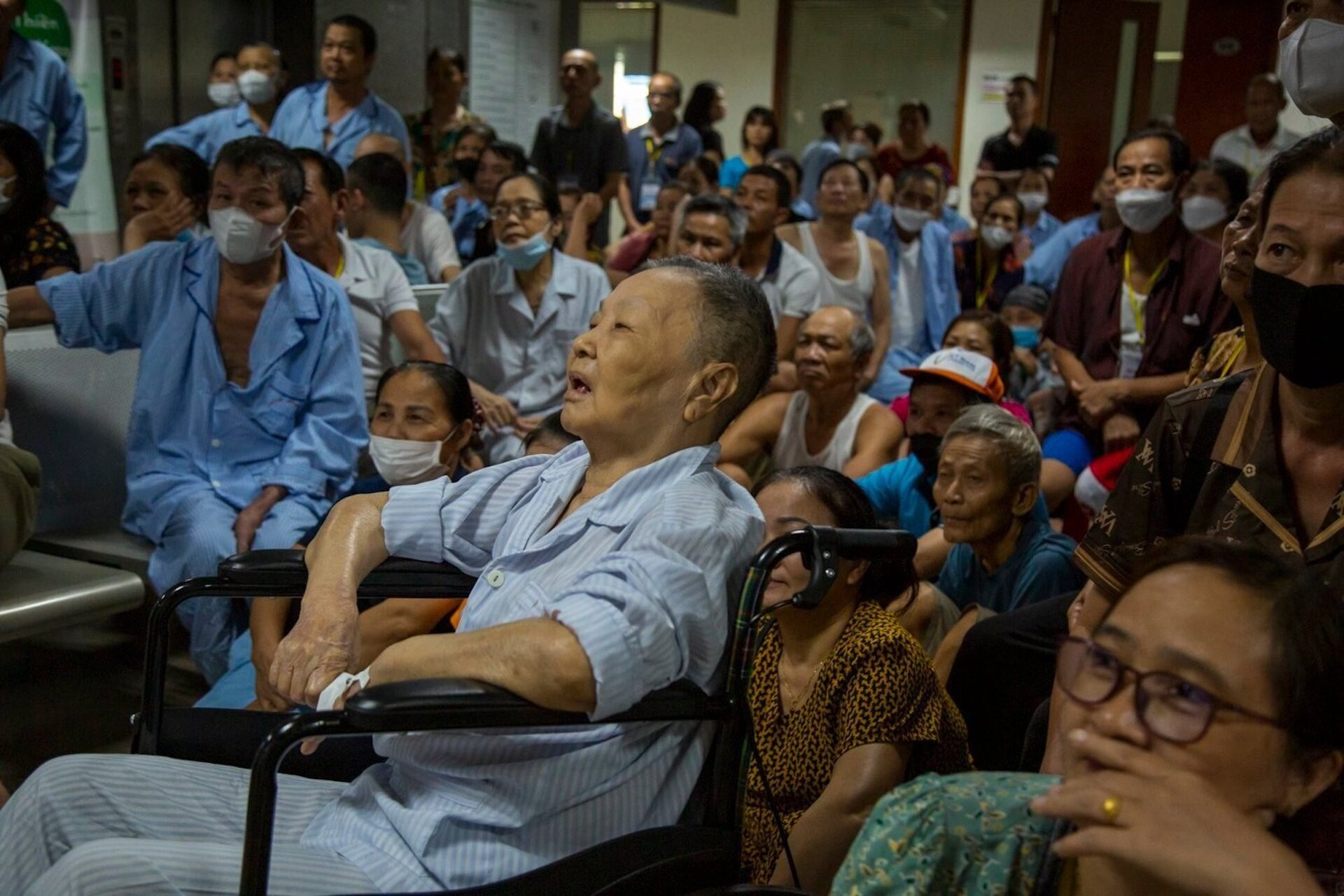 Người dân nghẹn ngào tiễn biệt Tổng Bí thư Nguyễn Phú Trọng về với đất mẹ - 19