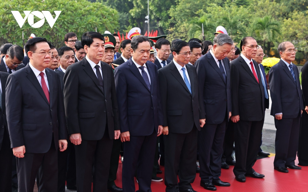 lanh dao Dang, nha nuoc tuong niem cac anh hung liet si va vao lang vieng bac hinh anh 1