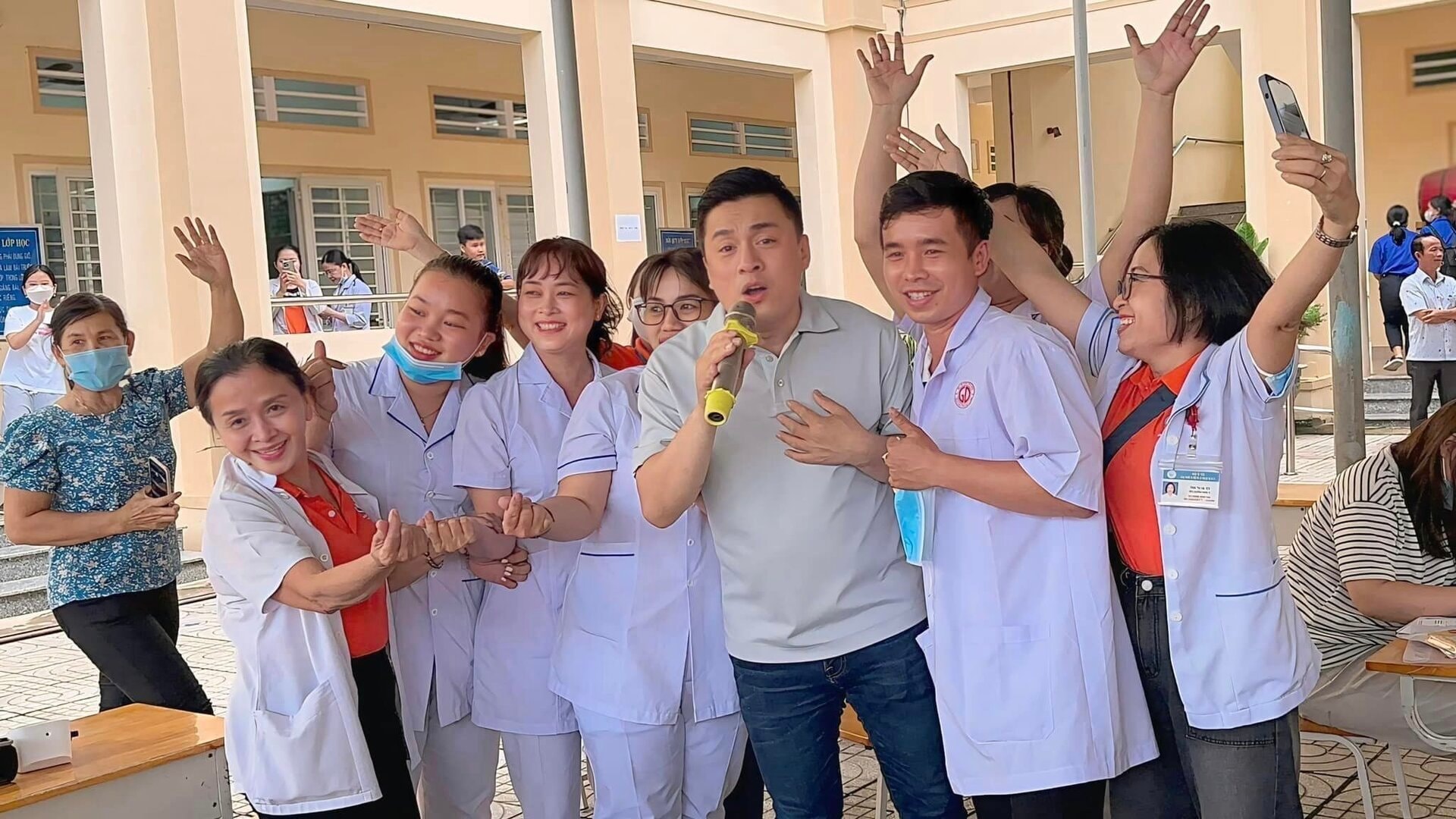 Sao Việt 28/7: NSƯT Hương Tươi trẻ trung, Hoàng Thùy khoe vẻ đẹp ngọt ngào - 3