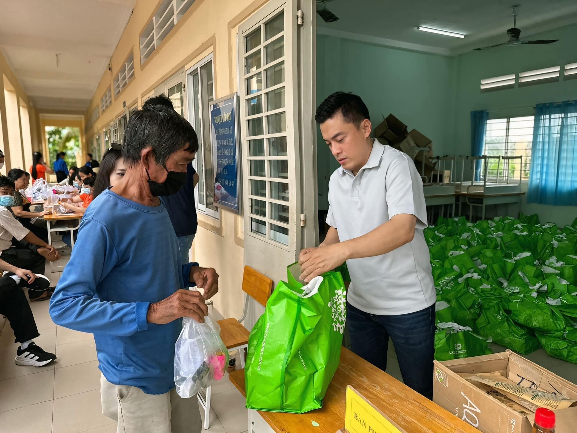 Sao Việt 28/7: NSƯT Hương Tươi trẻ trung, Hoàng Thùy khoe vẻ đẹp ngọt ngào - 4
