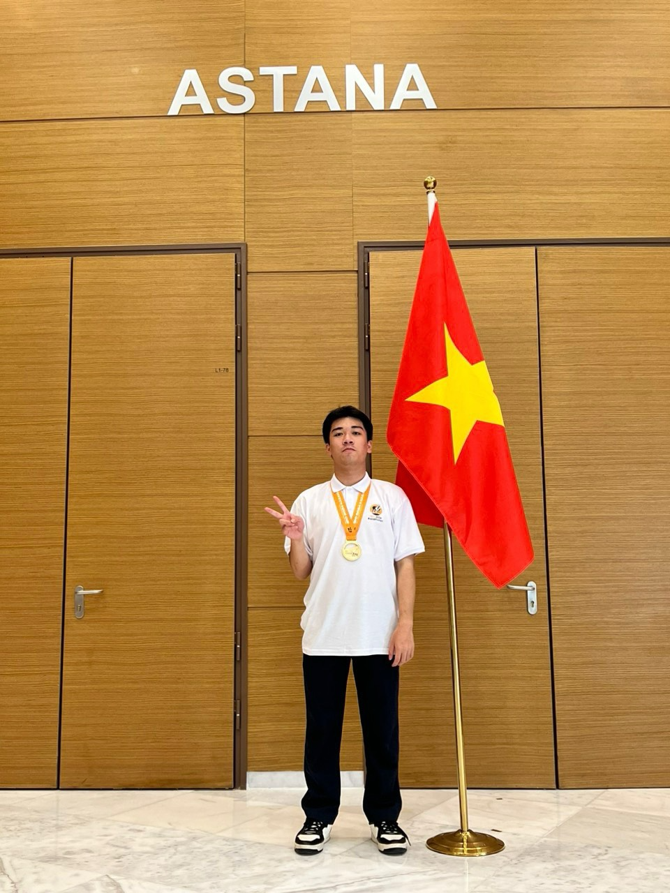 Vượt 20km mỗi ngày đi học và hành trình giành huy chương vàng Olympic quốc tế - 2