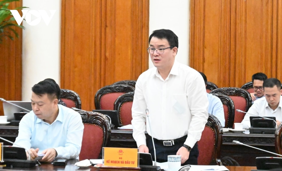 thủ tướng phạm minh chính chủ trì họp về chính sách tiền tệ hình ảnh 2 thu tuong pham minh chinh chu tri hop ve chinh sach tien te hinh anh 2