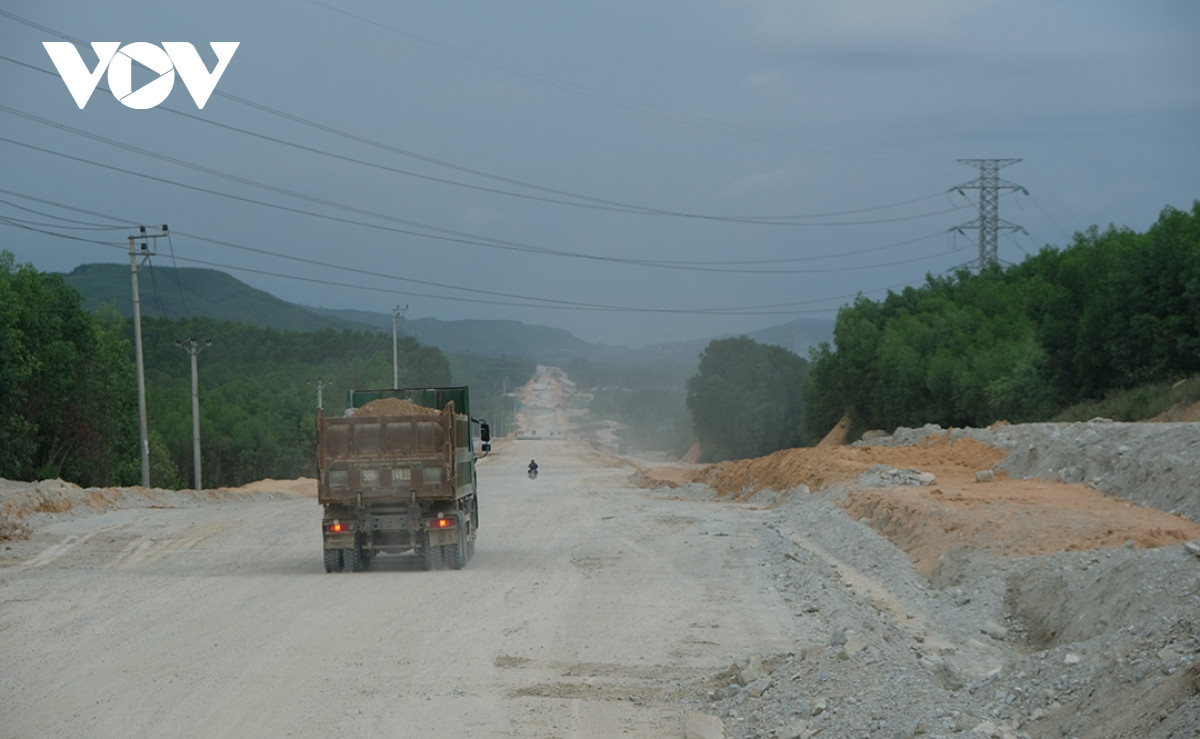 tang toc thi cong cao toc quang ngai - hoai nhon hinh anh 1