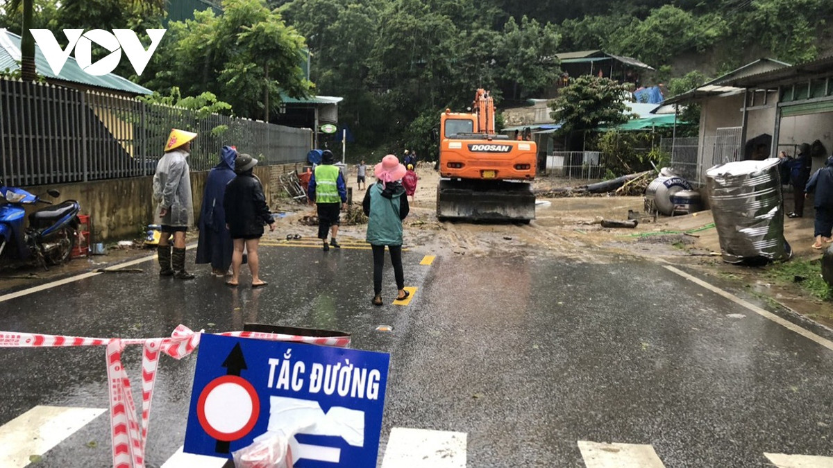 mua lon gay sat lo nghiem trong, nhieu ho dan o Dien bien phai di chuyen khan cap hinh anh 1